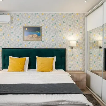 Casa 86 Apartament Bucureşti